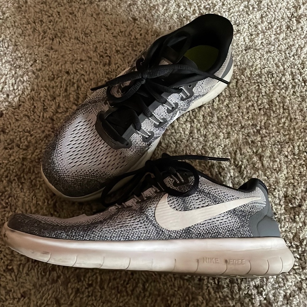 Women’s Size 8 Nike tennis shoes